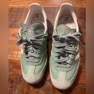 adidas Samba OG Silver Green Gum size 6 women